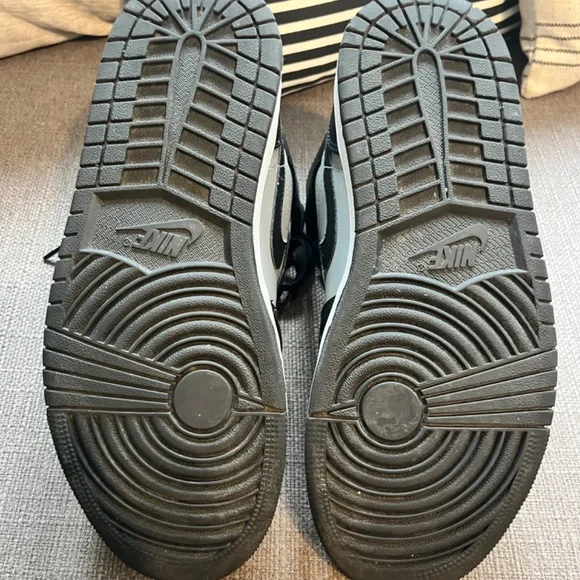 Air Jordan 1 Mid Mens - Picture 7 of 7